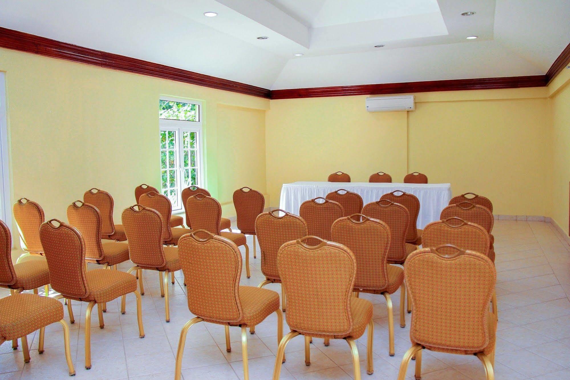 รูม ออน เดอะ บีช เนกริล Hotel ภายนอก รูปภาพ